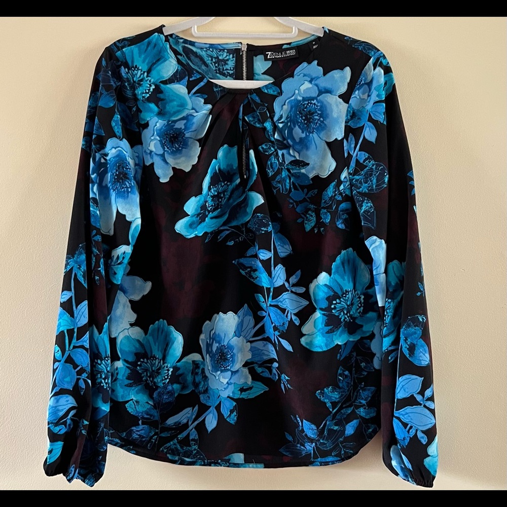 New York & Company Blouse, Size Medium, Excellent condition.